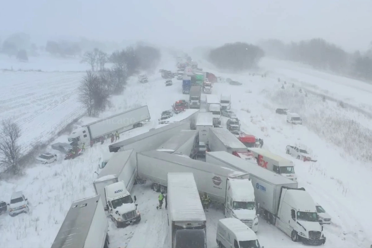 ABŞ-də zəncirvari qəza: 100-dən çox maşın toqquşdu - VİDEO