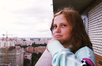 Sankt-Peterburqda məktəbli qız Putinə qarşı döyüşən 