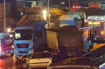 На Ясамале затруднено движение транспорта