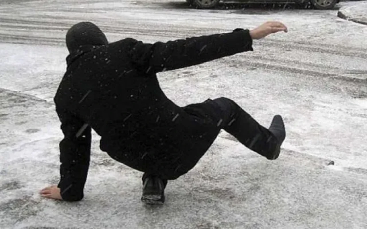 Qarlı havada xəsarət alanların sayı açıqlandı