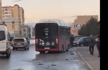 Bakıda 2 avtobus toqquşdu - VİDEO
