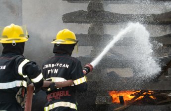 Binəqədidə 3 otaqlı ev yandı, 3 nəfər təxliyə olundu