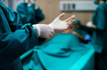 Həkim Sevinc Məmmədova hakim qarşısında: xəstə ölümünə görə mühakimə olunur