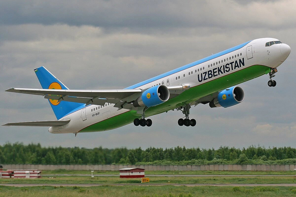 Самолет Uzbekistan Airways совершил аварийную посадку