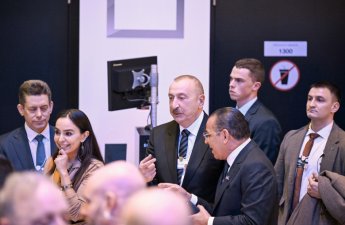 Prezident İlham Əliyev Ümumdünya İqtisadi Forumu çərçivəsində panel iclasda iştirak edib - FOTO