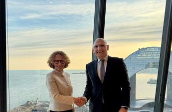 Амирбеков и Шекеринска обсудили мирный процесс между Баку и Ереваном