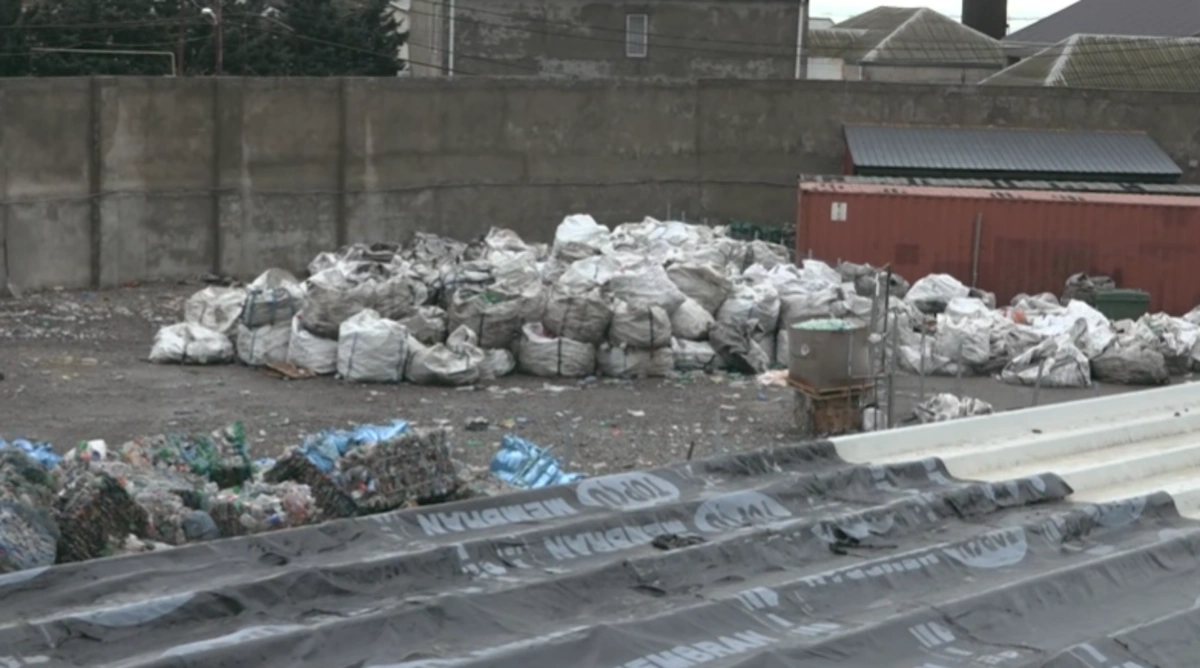 Plastik tullantıların emalı müəssisəsi sakinlər üçün ciddi təhlükəyə çevrilib - VİDEO