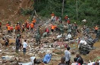 Число жертв оползня в Индонезии увеличилось до 10 - ОБНОВЛЕНО