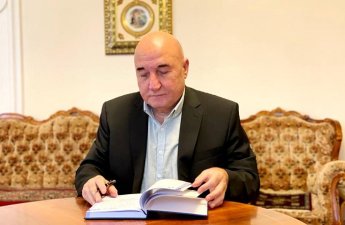 Sovet imperiyası dövründə belə, bir əlində xalqı, digər əlində hökuməti tutmağı bacarmış nadir vəzifə sahiblərindən biri... 