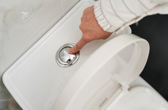 Oturaraq və ya ayaq üstə? Həkim prostat xərçəngi riskinə aydınlıq gətirdi