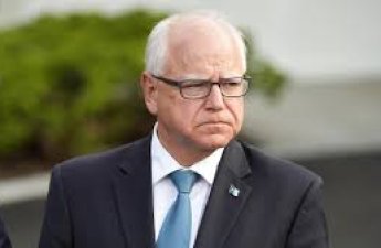 Губернатор Миннесоты призвал Трампа прекратить миграционные рейды в штате