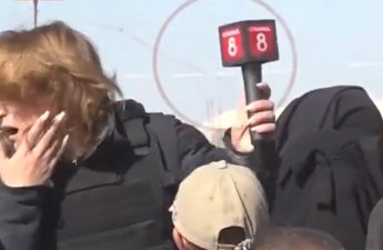 Qadın jurnalisti daş-qalaq etdilər – VİDEO