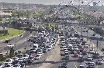 На ряде улиц и проспектов Баку затруднено движение транспорта