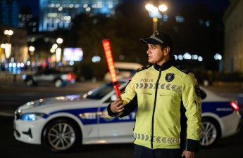 Polis piyadaya yol verməyən sürücünü saxladı - VİDEO