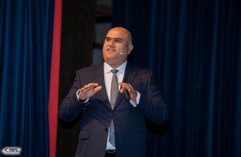 Gələcəyin lider modeli: dəyişən dünyada liderliyin yeni mənası