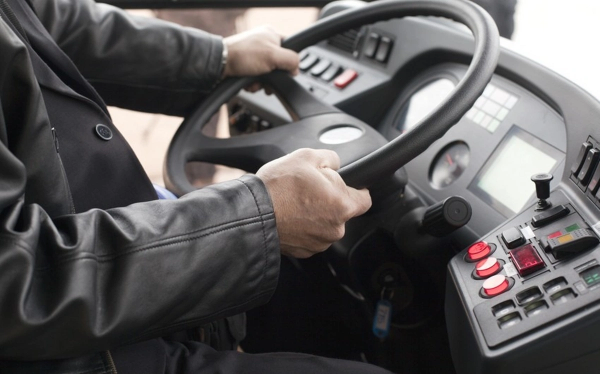 Bakıda avtobus sürücüsü küçədə döyüldü