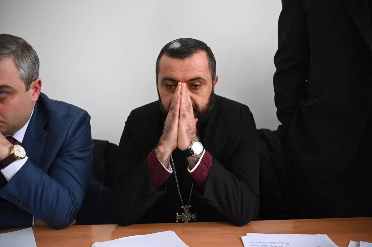 Ermənistan məhkəməsi keşiş Qaregin Arsenyanla bağlı qərar verib