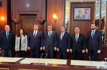 İsrailin xarici işlər naziri Milli Məclisin deputatları ilə görüşüb