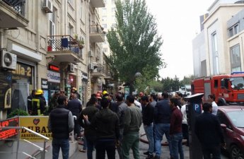 Bakıda ana iki uşağını gözəllik salonunda qoyub getdi