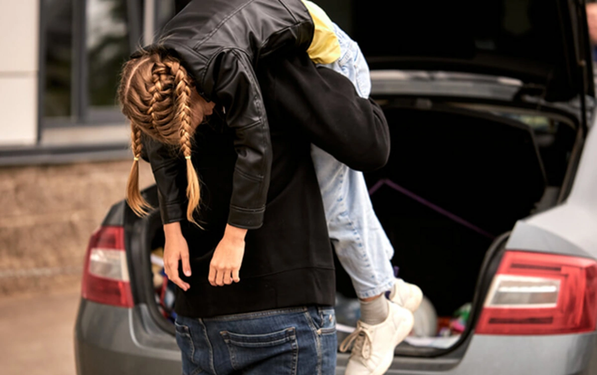 İnternetdə tanış olduğu 15 yaşlı qızı qaçırdı, məhkəmə azadlığa buraxdı