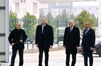 İlham Əliyev Sumqayıt Sənaye Parkında güzgü vərəqələrin istehsalı zavodunun açılışında iştirak etdi - FOTO