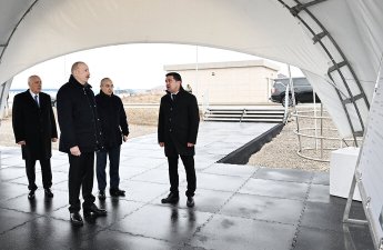 İlham Əliyev Sumqayıt Sənaye Parkında polipropilen və laminatlı kisə istehsalı müəssisəsinin təməlini qoydu - FOTO