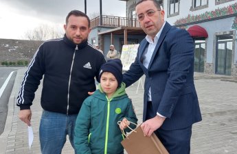 Köç karvanı Zəngilanın Məmmədbəyli kəndinə çatdı, açarlar təqdim edildi -FOTO