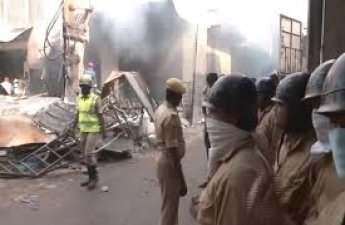 На востоке Индии в результате пожара на складе погибли восемь человек