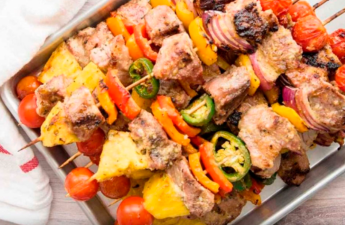 Bakıda restoranlarda müştərilərə donuz əti verilir