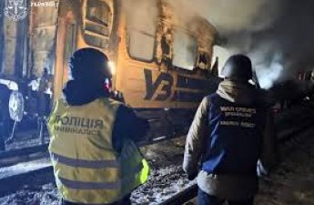 При ударах ВС РФ по поезду в Харькове погибли три человека, двое пострадали