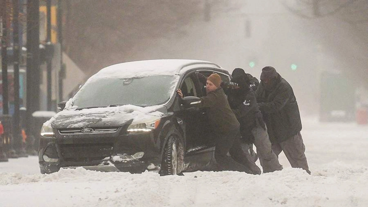 ABŞ-də qar fırtınası: Ölənlərin sayı 50 nəfərə çatıb