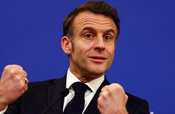 Макрон осудил нападение ВС РФ на пассажирский поезд в Харькове