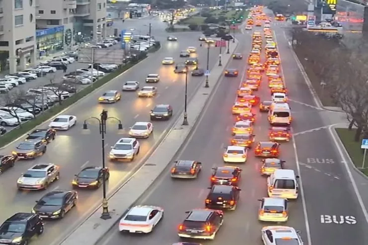 Bakıda bu yollarda sıxlıq var - SİYAHI