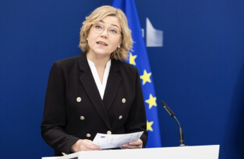 Aİ korrupsiya qalmaqalı ilə əlaqədar yüksək vəzifəli məmuru işdən azad edib