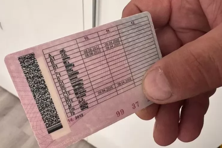 Azərbaycanlı saxta sürücülük vəsiqəsi ilə TUTULDU