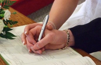 “Xəyanət etsən, hər şeydən məhrumsan” – Tanınmış vəkil nikah müqaviləsindən danışdı