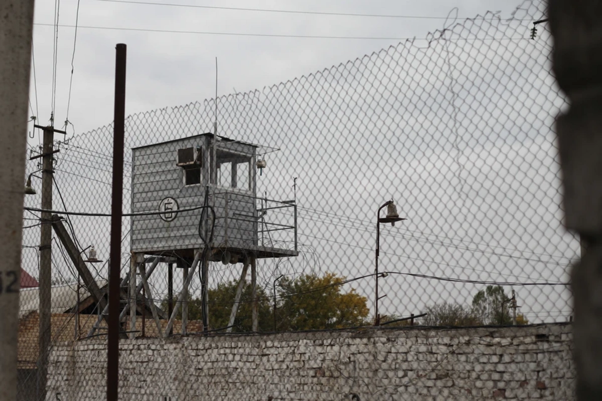 Восемь опасных заключенных сбежали из тюрьмы в Луизиане