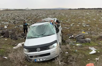 Mikroavtobus qəzaya düşdü - Ölənlər və yaralananlar var