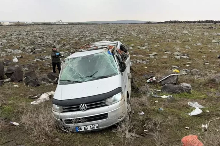 В Турции перевернулся микроавтобус с пассажирами, есть жертвы