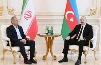 İlham Əliyev Pezeşkiana zəng etdi