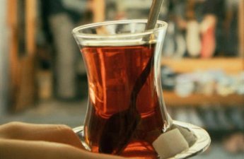 Bu çayları əsla almayın: Bir fincan çayda 15 plastik parça