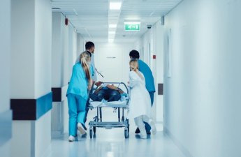 Göygöl sakini kəsici alətlə xəsarət aldı