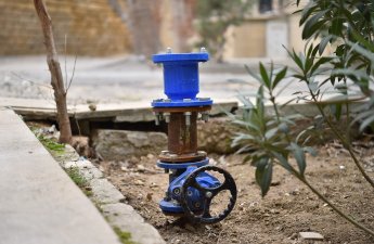 Bu küçədə su xətti yenisi ilə əvəzləndi – Video+Foto