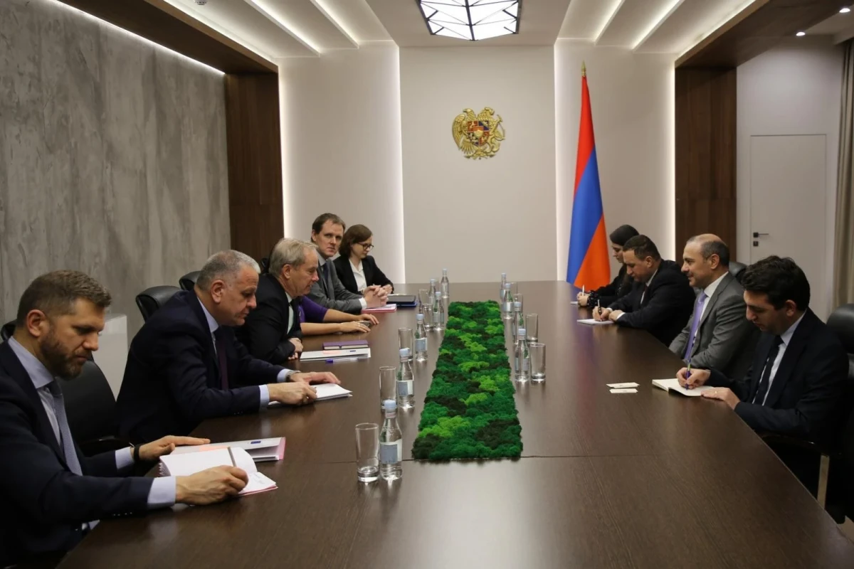 Qriqoryan Aİ rəsmisinə regional infrastrukturun inkişafı üzrə layihələri təqdim edib