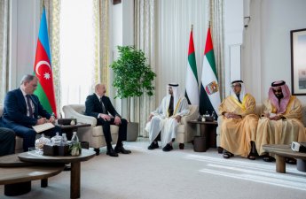 İlham Əliyevin Əbu-Dabidə Birləşmiş Ərəb Əmirliklərinin Prezidenti ilə görüşü olub - FOTO
