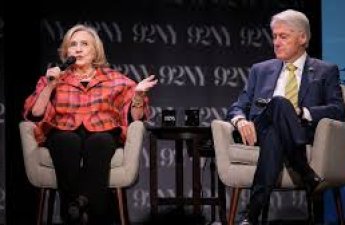 NYT: Чета Клинтонов согласилась дать показания по делу Эпштейна