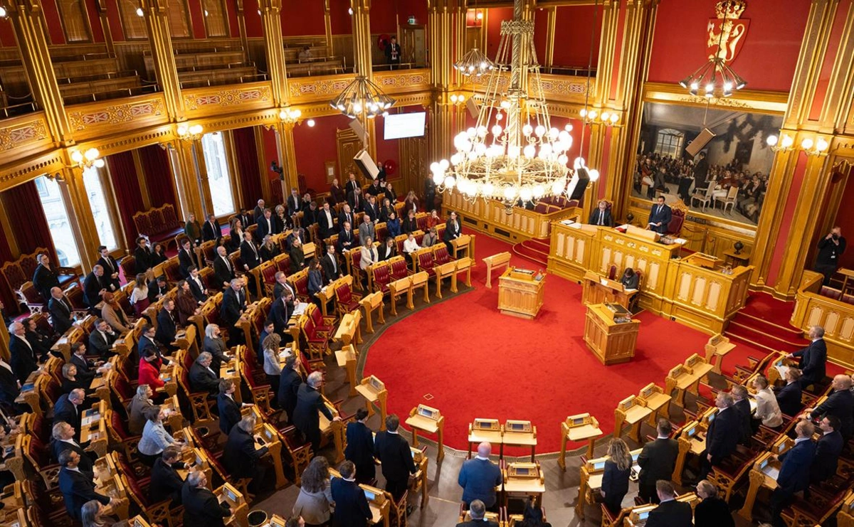 Norveç parlamenti monarxiyanın saxlanılmasına səs verdi