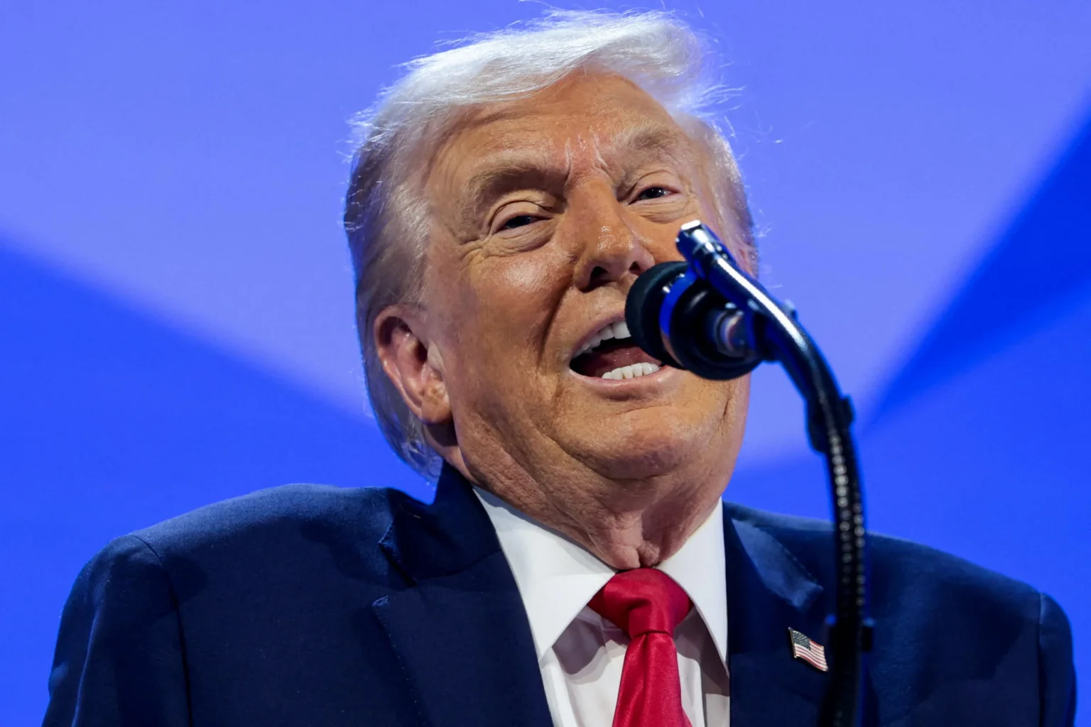 Трамп публично «растоптал» репортёра CNN на глазах у его коллег