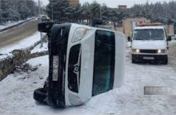 В Гусаре перевернулся пассажирский автобус, есть пострадавшие