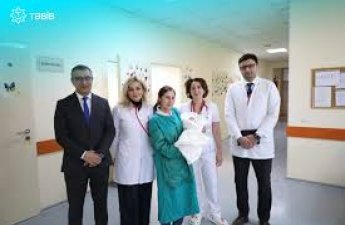 В Баку врачи выходили младенца, родившегся с весом 540 граммов